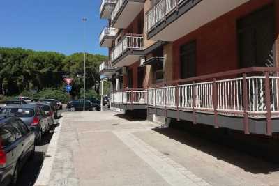 Paura dei ladri e niente panni stesi: quando il balcone a Bari si trova al piano terra